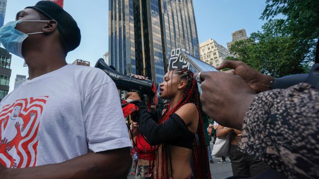 Další nápis Black Lives Matter. Tentokrát v New Yorku naproti Trump Tower